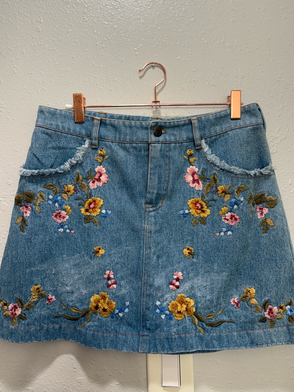 Mandalay Blue Denim Floral Embroidered Mini Skirt Size 6 Button Pockets
